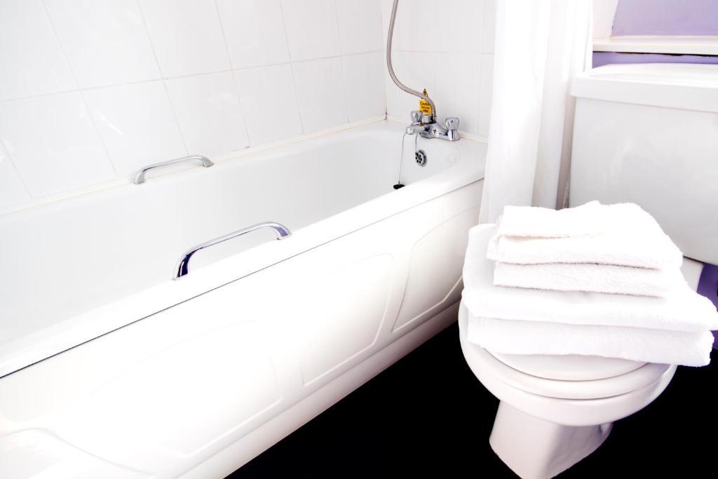 Caledonia Hotel Rosyth Habitación foto